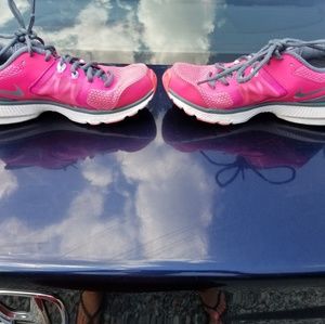Nike shoeswomens size 7 running shoes